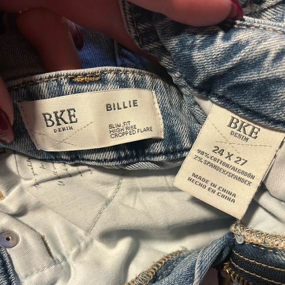 BKE Billie Cropped Flare Stretch Jean Buckle Jeans - Picture 10 of 16